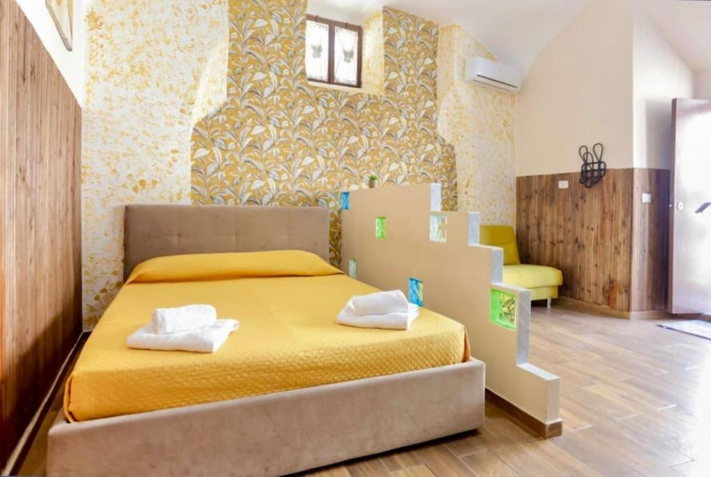 Spaccanapoli 3min - Charming Typical Flat Apartamento *